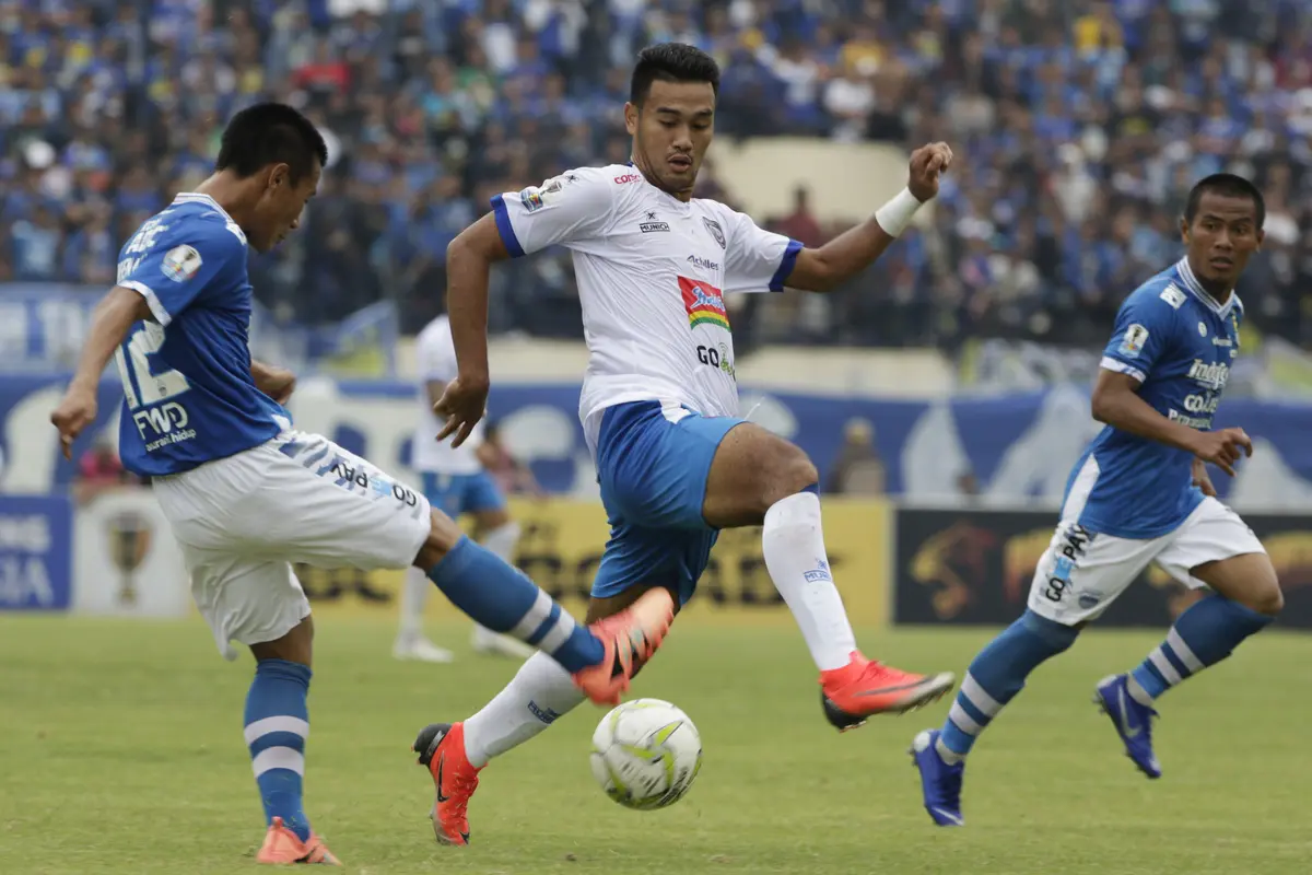 FOTO: Sempat Tertinggal, Arema Bangkit Imbangi Persib di Bandung
