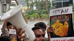 Para pengunjuk rasa menuntut KPK untuk memeriksa  Setya Novanto yang baru dilantik sebagai ketua DPR, Jakarta, Selasa (7/10/2014) (Liputan6.com/Miftahul Hayat)