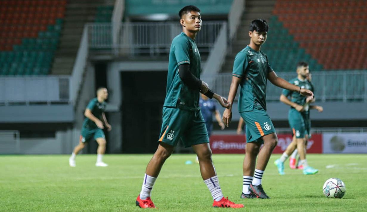 Sementara itu, pertandingan ini merupakan laga berat bagi Persik Kediri setelah ditundukkan oleh Bali United 0-1. Skuat Macan Putih tentu akan berusaha penuh untuk bangkit dan mendapatkan poin pertama mereka di BRI Liga 1 musim 2021/2022. (Foto: Bola.com/Nandang Permana)