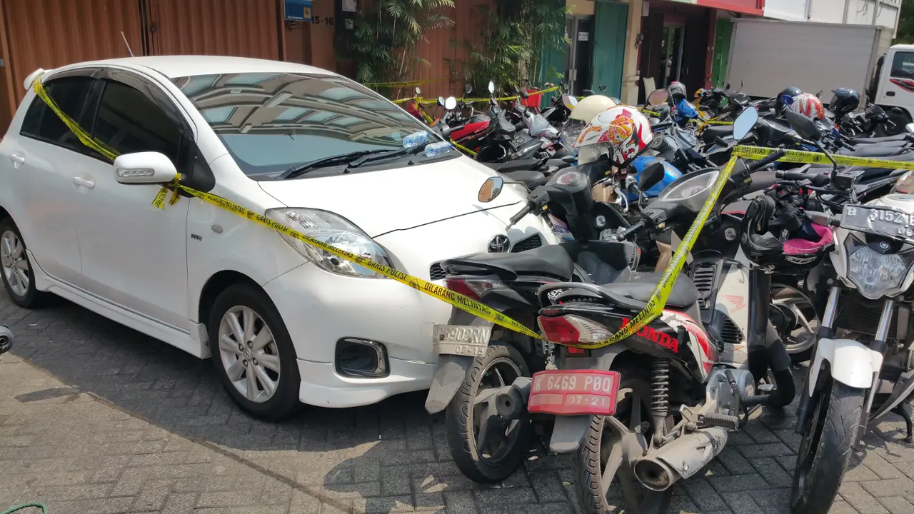 Tempat fitnes yang diduga menjadi lokasi pesta seks kaum gay di ruko Kelapa Gading, Jakarta Utara, kini diberi garis polisi.
