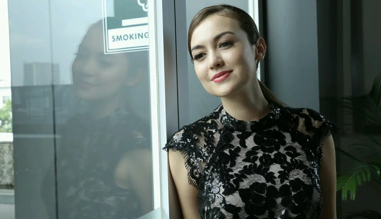 "Aku baru selesai syuting film Horor, judulnya Bayi ajaib bareng mas Rizal Mantovani. Baru banget selesai. Kemarin syuting sekitar dua minggu di Puncak. Hmm, ini film horror pertama aku," kata Rianti kepada Bintang.com. (Galih W Satria/dok. Bintang.com)