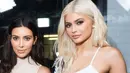 Kim Kardashian sangat mengerti bagaimana kehamilan bisa mengubah sifat seseorang. Dilansir dari HollywoodLife, seorang sumber mengatakan bahwa Kim sangat khawatir dengan Kylie. (BET)