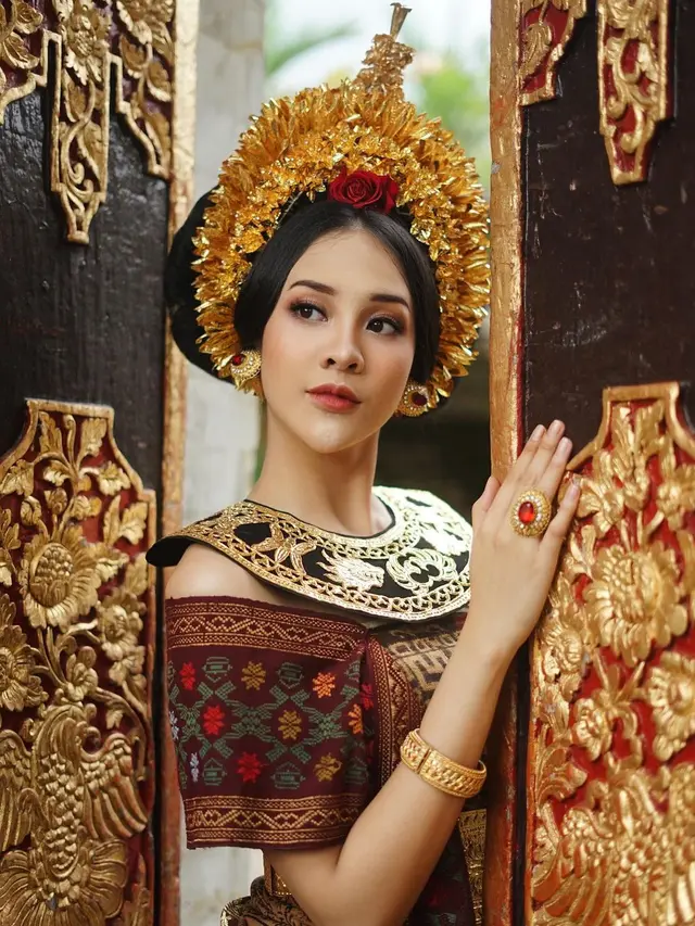 6 Potret Anya Geraldine Pakai Baju Pengantin Bali, Bikin Netizen Iseng