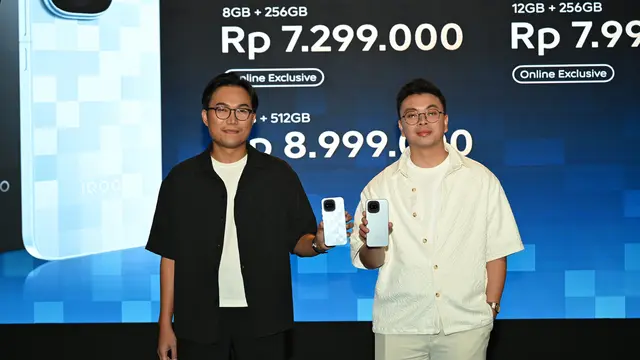 Rifqi Arrahmansyah, Brand MAnager Iqoo Indonesia dan Calvin Nobel, Head of Product Iqoo Indonesia saat peluncuran Iqoo 15R di Jakarta. Credit: Iqoo Indonesia