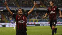 Striker AC Milan, Carlos Bacca, merayakan gol yang dicetaknya ke gawang Sampdoria pada laga Serie A di Stadion Luigi Ferraris, Genoa, Jumat (16/9/2016). Milan menang 1-0 atas Sampdoria. (AFP/Marco Bertorello)