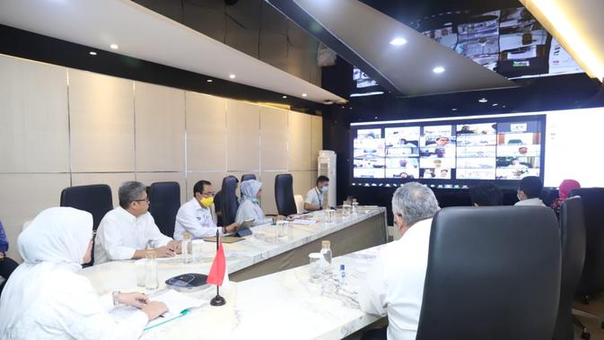 Menteri Ketenagakerjaan Ida Fauziyah saat Rakor program Kartu Prakerja melalui teleconference dengan para Kadisnaker se-Indonesia di kantor Kemnaker, Jakarta, Rabu (1/4/2020).