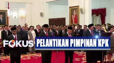 Usai dilantik Presiden Jokowi, para pimpinan dan dewan pengawas KPK yang baru langsung mendatangi Gedung KPK untuk melaksanakan serah terima jabatan.