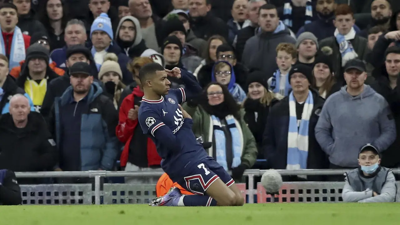 Foto: Lionel Messi Cs Kena Sembur, Manchester City Bungkam PSG di Liga Champions