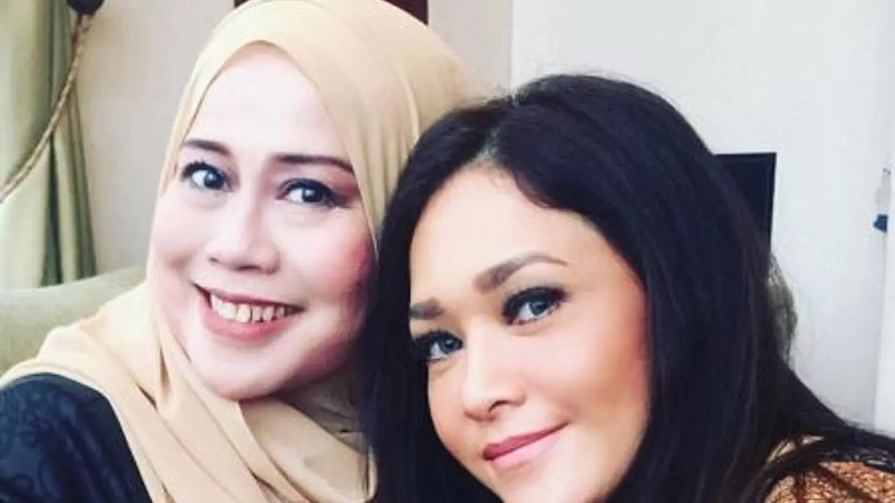 [Bintang] Maia Estianty dan Dewi Yull