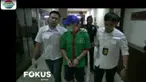 Steve menyelundupkan barang haram itu menggunakan kotak kecil yang dibungkus dengan baju berwarna putih.