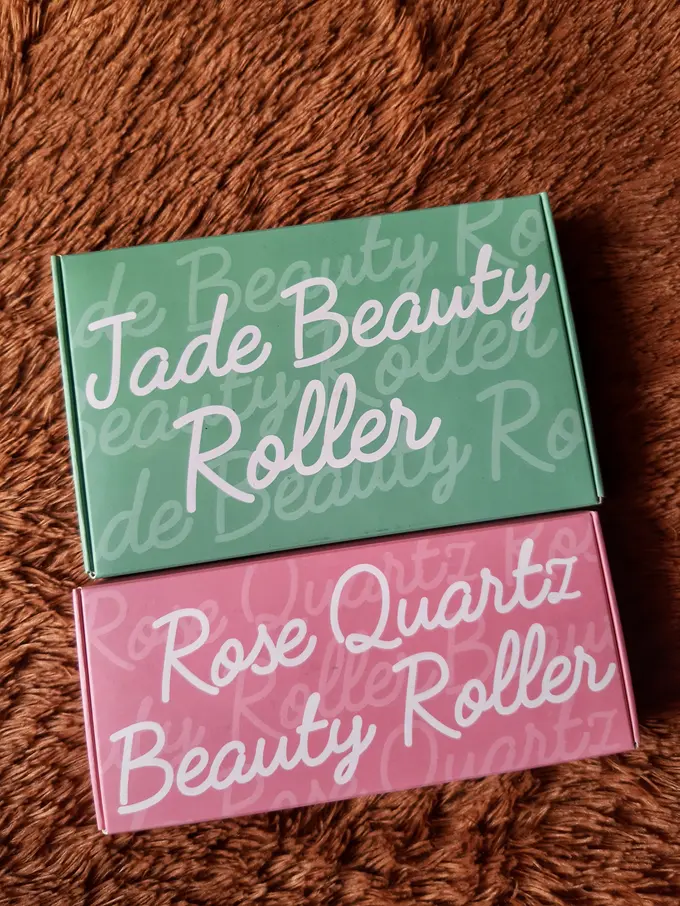 Jade Beauty Roller dan Rose Quartz Beauty Roller dari KayCollection