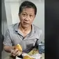 Viral Video Rocky Gerung Review Makanan, Pemilihan Katanya Disebut Ajaib dan Unik.&nbsp; foto: TikTok @mpop.mpi