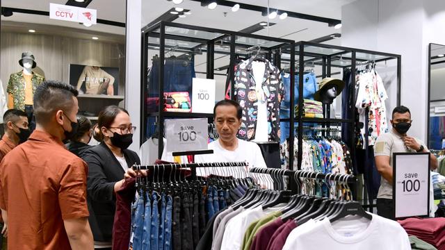 Jokowi Belanja Produk Lokal di Mal Grand Indonesia