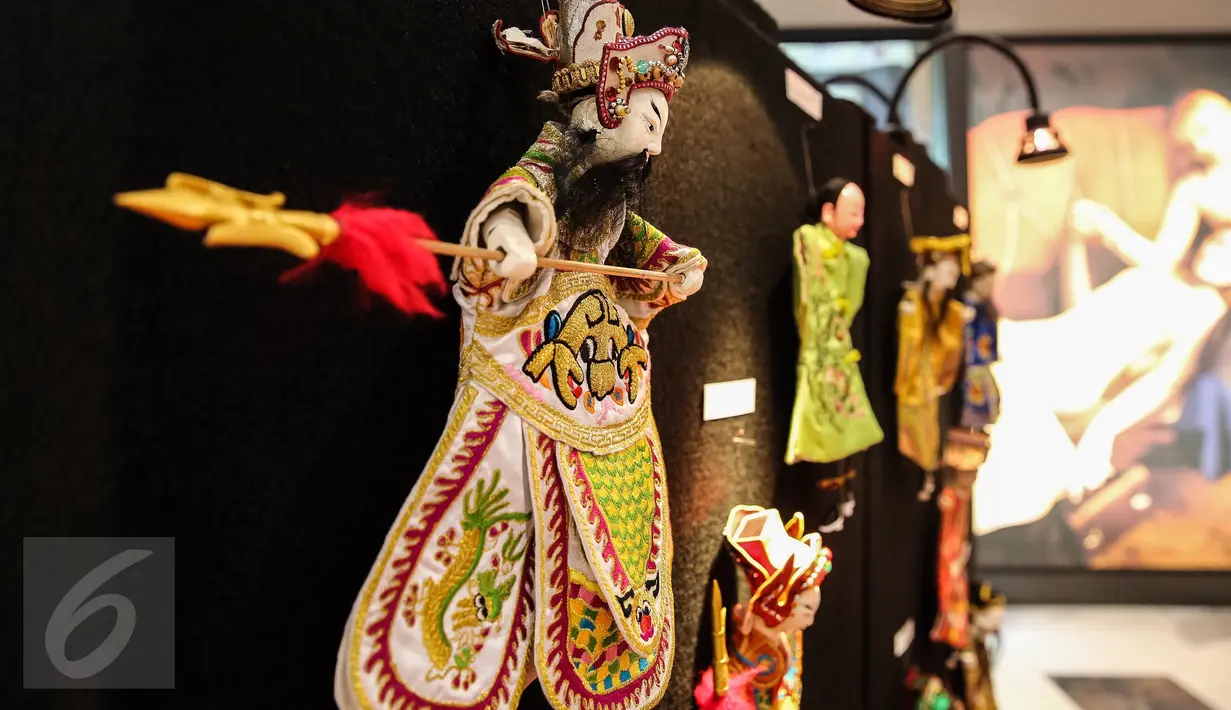 Kesenian Wayang Potehi dibawa oleh perantau etnis Tionghoa ke berbagai wilayah Nusantara pada masa lampau dan telah menjadi salah satu jenis kesenian tradisional Indonesia, Jakarta Barat, (21/01). (Liputan6.com/ Fery Pradolo)