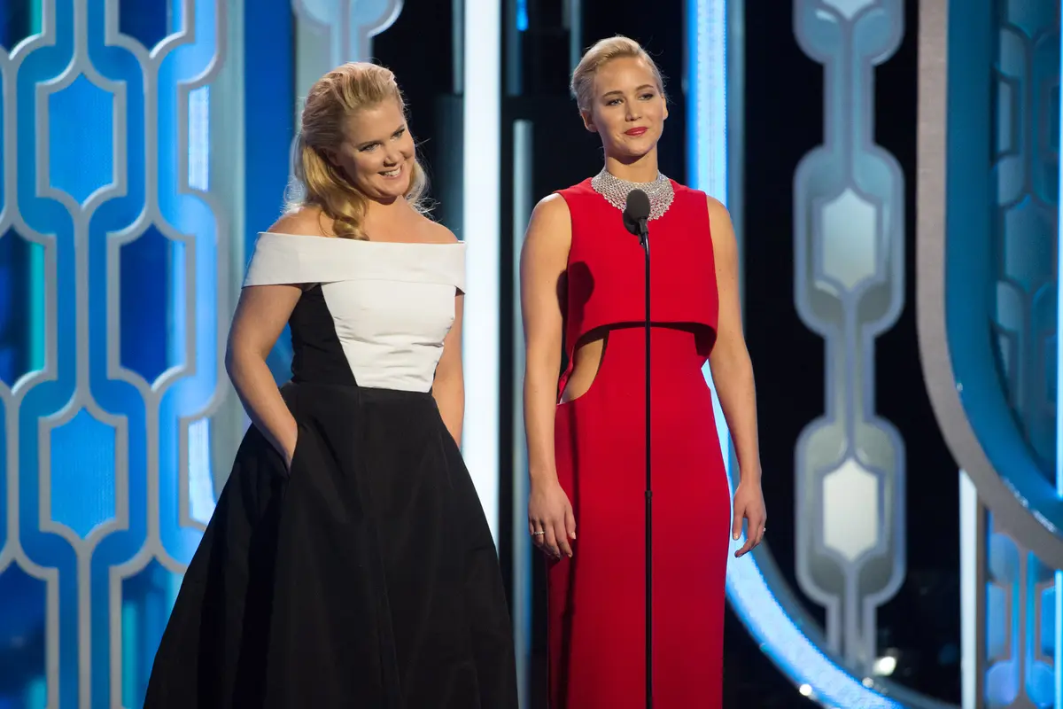 [Bintang] Jennifer Lawrence dan Amy Schumer