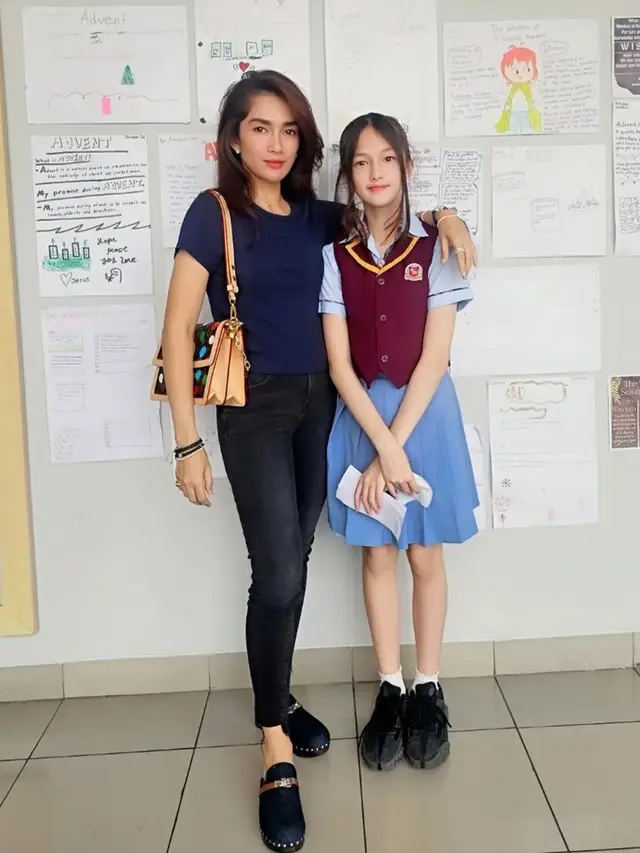 Ussy Sulistiawaty - Elea