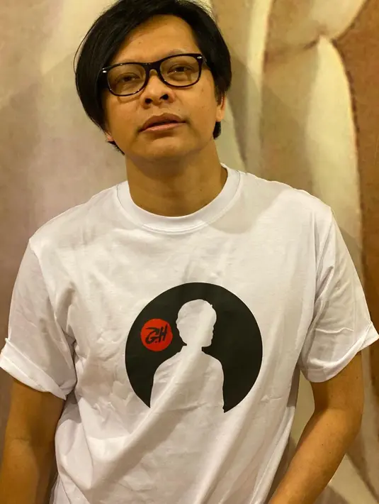 "Kebetulan aja gue nggak demen merokok, belum pernah merokok," ungkap Armand Maulana saat preskon secara virtual, Jumat (12/6/2020). (Instagram/armandmaulana04)