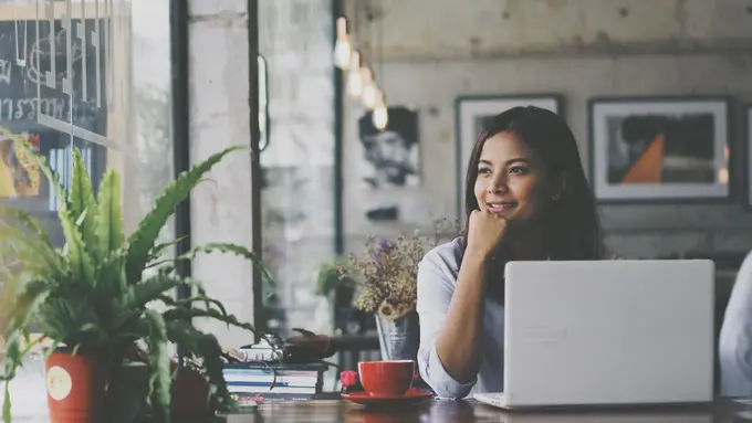 perempuan workaholic