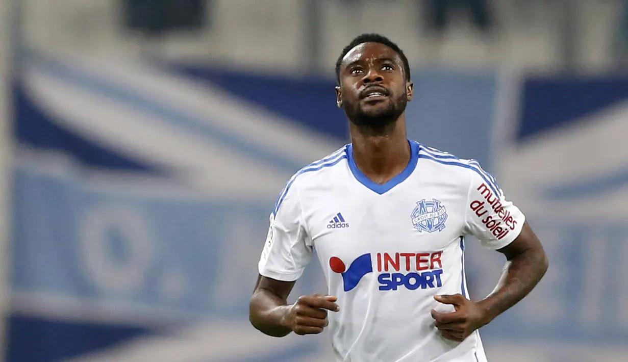  Pemain Olympique Marseille, Nicolas Julio Nkoulou Ndoubena adalah bek tengah yang menjadi incaran Chelsea, Liverpool, Lazio, Fiorentina, Norwich dan Lyon, harga jualnya berkisar €10 juta (euro)   (EPA/Guillaume Horcajuelo)