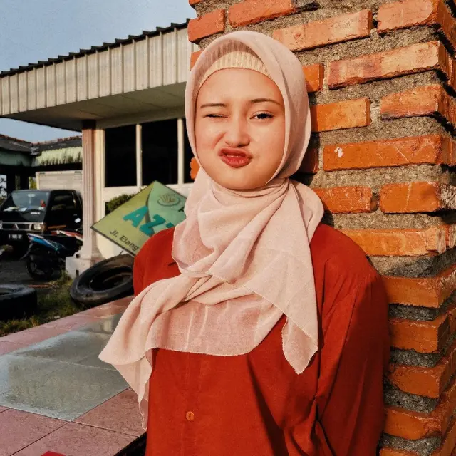 Perankan Karakter Tomboi, Ini 6 Potret Liyan Zef Pemeran Salma ‘DJS’ Tampil Berhijab