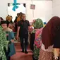 Staf Wakil Bupati Kukar, Rahmat Dermawan saat mengunjungi TPQ Nurul Amin Sanga Sanga, Kukar.