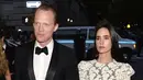 Keduanya mulai berkencan setelah selesai syuting dan akhirnya menikah pada tahun 2003. Mereka memiliki dua anak, Stellan (12), dan Agnes Lark (4). Connelly juga memiliki seorang putra, Kai (18) dari pernikahan sebelumnya. (Bintang/EPA)