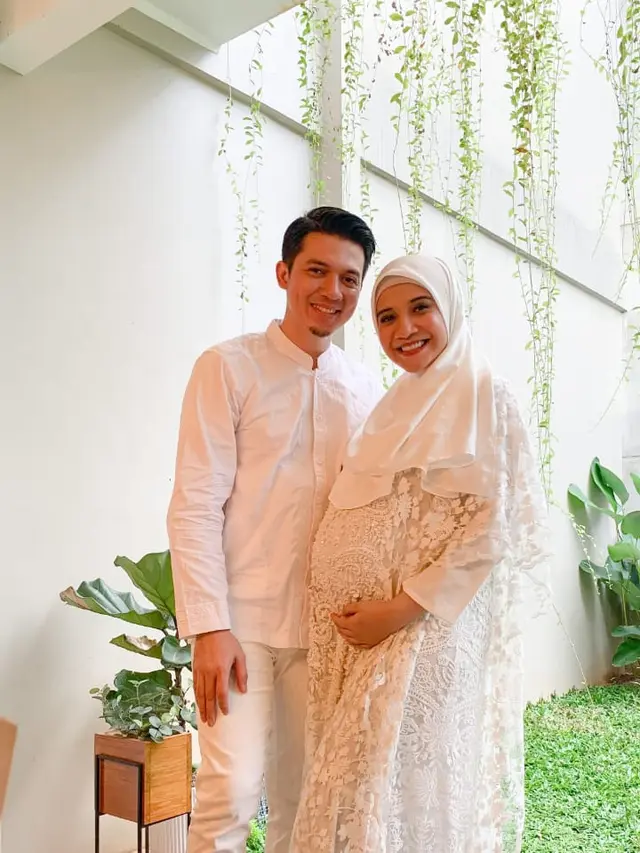 Zaskia Sungkar kala masih berbadan dua.