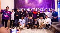 Suporter RANS Nusantara FC, Boys of RANS, bekerjasama dengan BRI mengeluarkan kartu tanda anggota serbaguna. Launching digelar di sebuah cafe yang berada di dekat markas RANS Nusantara FC, Stadion Pakansari, Selasa (24/01/2023). (Bola.com/Nandang Permana)