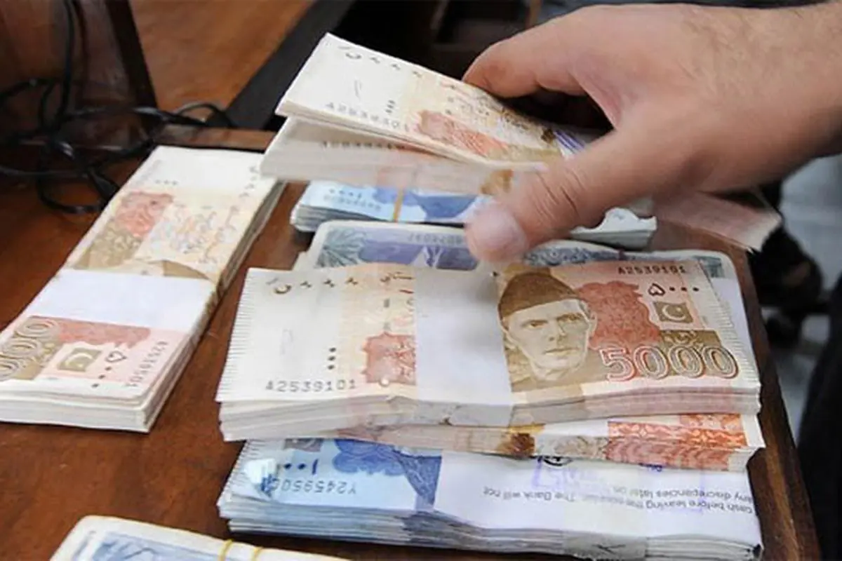 Ilustrasi uang rupee Pakistan (AFP)