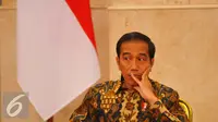 Ekpresi Presiden Jokowi saat mengikuti Sidang Kabinet Paripuna di Istana, Jakarta, Rabu (2/1). Presiden meminta seluruh menteri kabinet kerja dan kepala lembaga berorientasi pada hasil, namun tetap patuh terhadap prosedur. (Liputan6.com/Angga Yuniar)