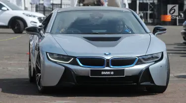 Penampilan mobil listrik BMW i8 Wallbox Plus saat akan test drive di IIMS 2018, Jakarta, Jumat (20/4). BMW i8 Wallbox Plus akan mengikuti Festival Mobil Listrik di IIMS 2018. (Merdeka.com/Dwi Narwoko)