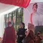 Ketua DPR RI Puan Maharani mendengarkan curhat keluh kesah nelayan Cirebon di tengah kunjungan kerja. Foto (Liputan6.com / Panji Prayitno)