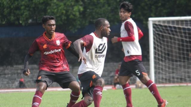 Persis Solo, Engelbert Sani