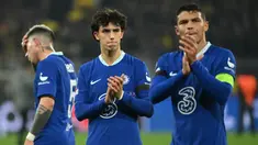 Tak selamanya kumpulan pemain berkualitas mampu membawa pengaruh positif bagi sebuah tim. Hal inilah yang kini sedang dihadapi Chelsea dalam masa kepemimpinan Graham Potter. Dana besar telah dikeluarkan The Blues untuk mendatangkan pemain top termasuk pada bursa transfer Januari 2023 lalu. Namun nyatanya, kemenangan tetap menjadi hal sulit yang didapat. Tercatat sejak pergantian tahun hingga akhir Februari 2023, dari 11 laga di semua ajang The Blues hanya meraih 1 kemenangan, 4 hasil imbang dan 6 kali kalah. Ironisnya Chelsea hanya mampu melesakkan 4 gol dan kebobolan 13 gol dalam 11 laga tersebut. Berikut keempat gol yang dihasilkan pasukan Graham Potter selama tahun 2023. (AFP/Ina Fassbender)