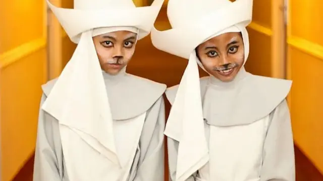 Potret Anak Kembar yang Hobi Cosplay, Pilihan Kostumnya Mengerikan