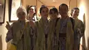 Ayu dan keluarganya terlihat kompak saat mengenakan kimono. "Moshi moshi," tulis Ayu Ting Ting sebagai keterangan foto. (Foto: instagram.com/ayutingting92)
