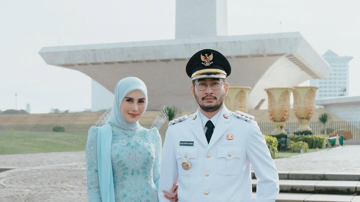Kebaya Syahnaz Sadiqah Saat Dampingi Jeje Govinda Dilantik Jadi Bupati Bandung Barat