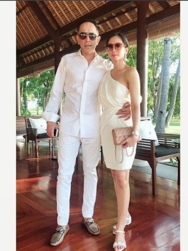 Bunga Zainal di pernikahan Nadine Chandrawinata