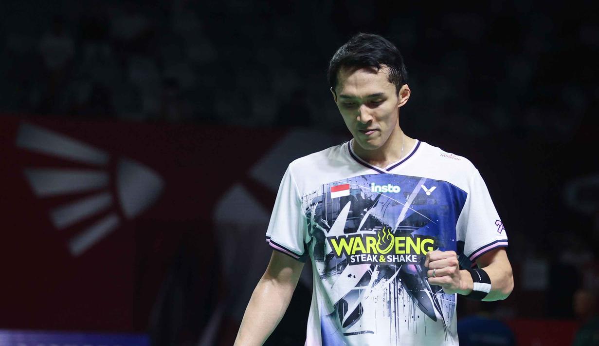 Pebulu tangkis tunggal putra Indonesia Jonatan Christie saat bertanding melawan Jia Heng Jason The (Singapura) pada babak 32 besar Indonesia Open 2026 di Istora Senayan, Jakarta, Selasa (2/6/2026). (Bola.com/M Iqbal Ichsan)