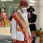 Presiden Joko Widodo tiba menghadiri peringatan HUT ke-76 RI di Istana Merdeka, Selasa (17/8/2021). Presiden Jokowi mengenakan pakaian adat Lampung, sementara Ibu Negara mengenakan busana nasional dengan kain songket. (Foto: Laily Rachev-Biro Pers Sekretariat Presiden)