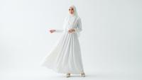 7 Model Gamis Warna Cloud Dancer Pantone 2026 untuk Lebaran, Bawa Nuansa Modern