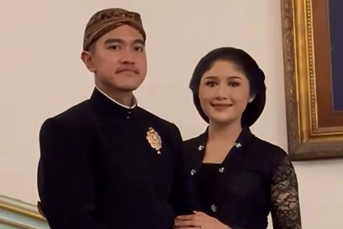 Erina Gudono tampil anggun saat peringatan 1 Suro (Instagram/erinagudono)