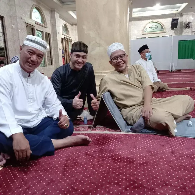 6 Potret Ferry Irawan Sebelum Kondisinya Kritis, Lebih Religius dan Ikut Kajian