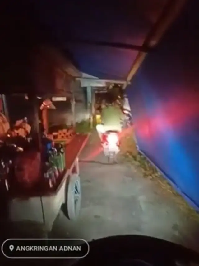 Viral Pedagang Buka Angkringan Bergaya Drive Thru, Demi Patuhi PPKM