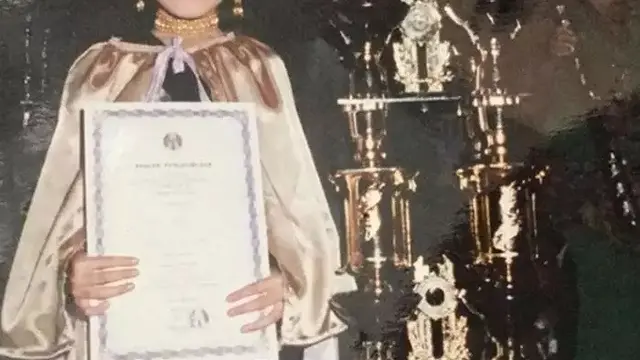 Foto Masa Kecil 6 Seleb Saat Menang Lomba, Bangga Bawa Piala