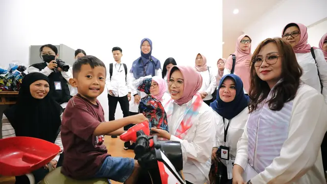 Perkuat Kepedulian Sosial, DWP Kemensos Salurkan Bantuan ATENSI dan Donasi ke Sentra Handayani