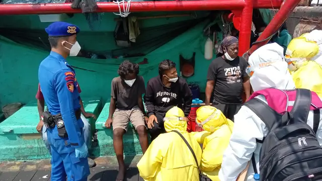 Nakes Periksa Kesehatan Awak Kapal. (Selasa, 06/08/2024). (Polda Banten).