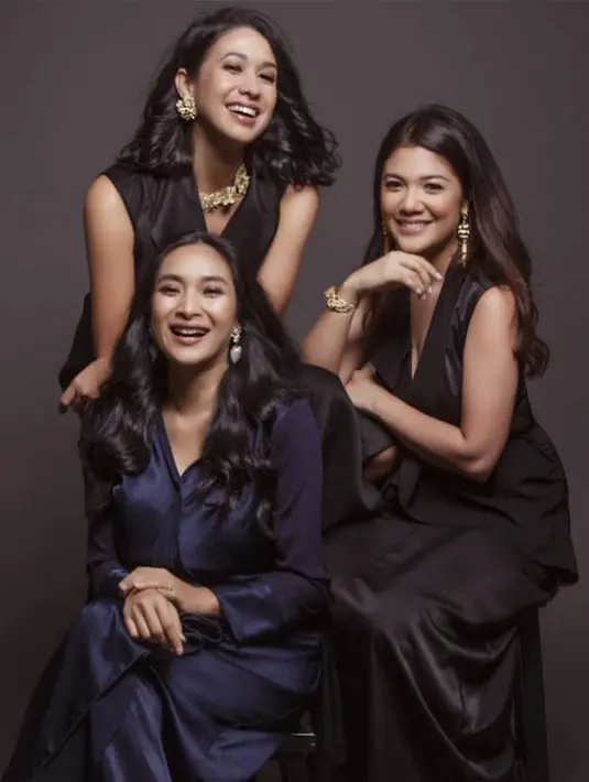 Saat ini, Franka sedang menjalankan bisnis perhiasan bersama dua temannya Happy Salma dan desainer Sri Luce Rusna yang diberi nama Tulola Design. (Liputan6.com/IG/@tuloladesigns)
