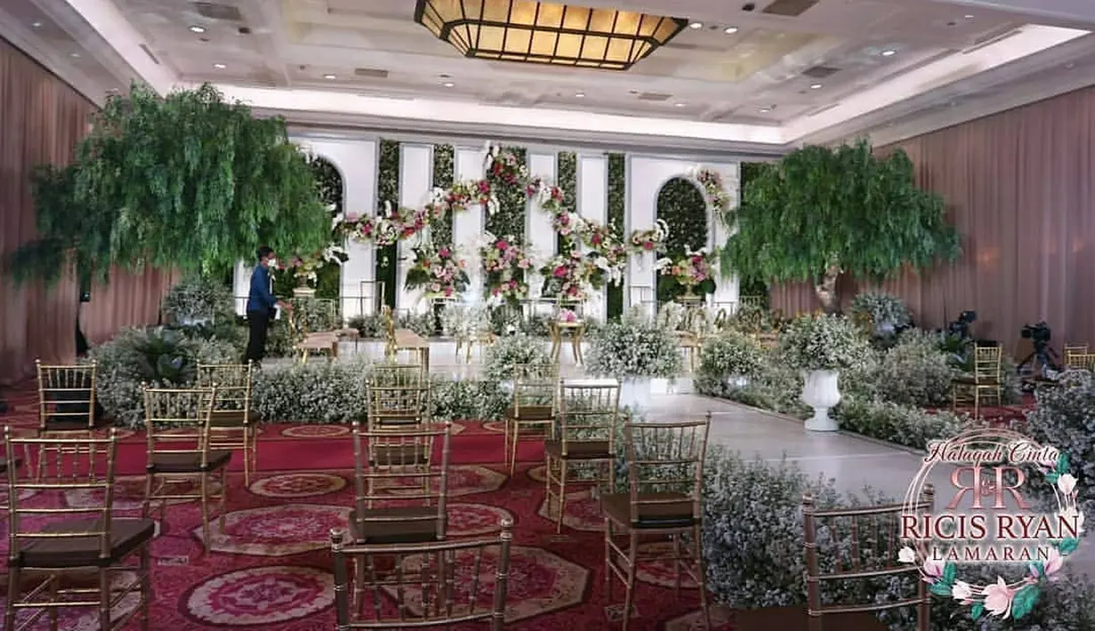 Lamaran Ria Ricis dan Tuku Ryan (Instagram/ummaicis)