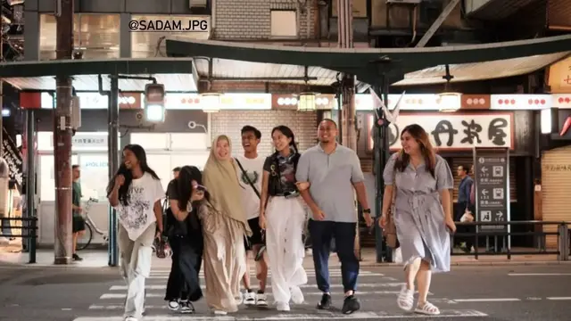 6 Momen Pratama Arhan Liburan Bareng Azizah Salsha dan Mertua di Kyoto, Kompak Banget